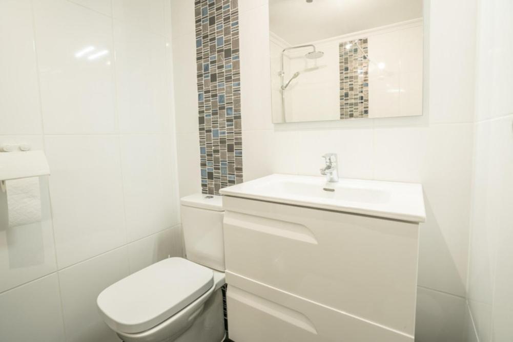 Black And White Apartment Free Wifi Los Cristianos  Exteriör bild