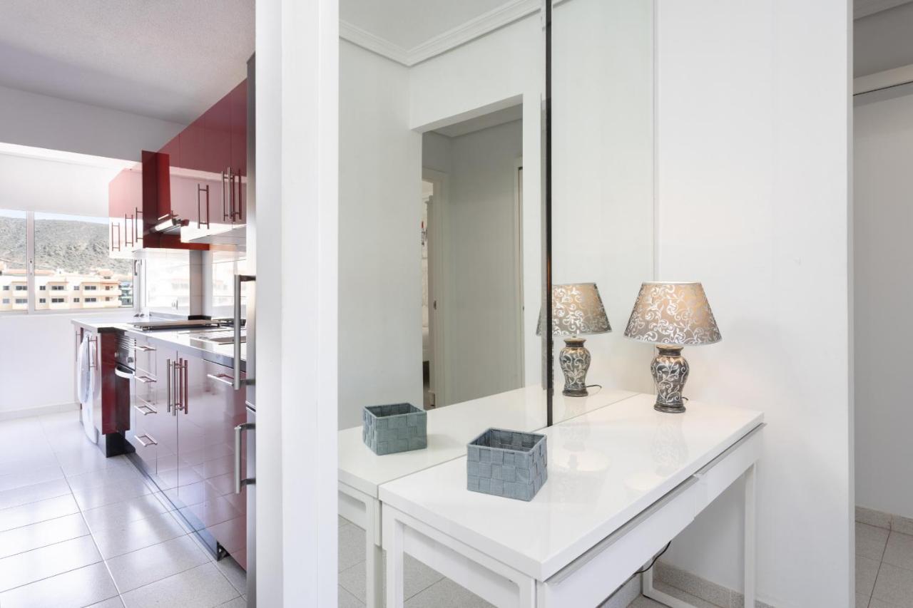Black And White Apartment Free Wifi Los Cristianos  Exteriör bild