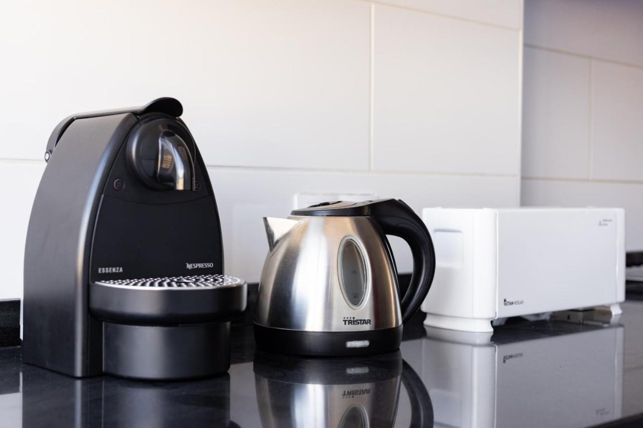 Black And White Apartment Free Wifi Los Cristianos  Exteriör bild