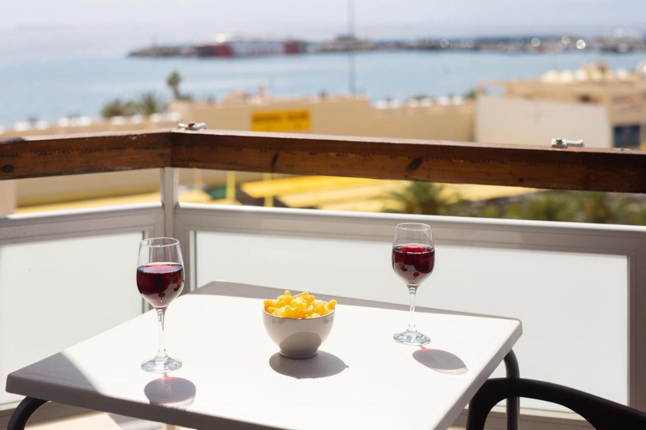 Black And White Apartment Free Wifi Los Cristianos  Exteriör bild