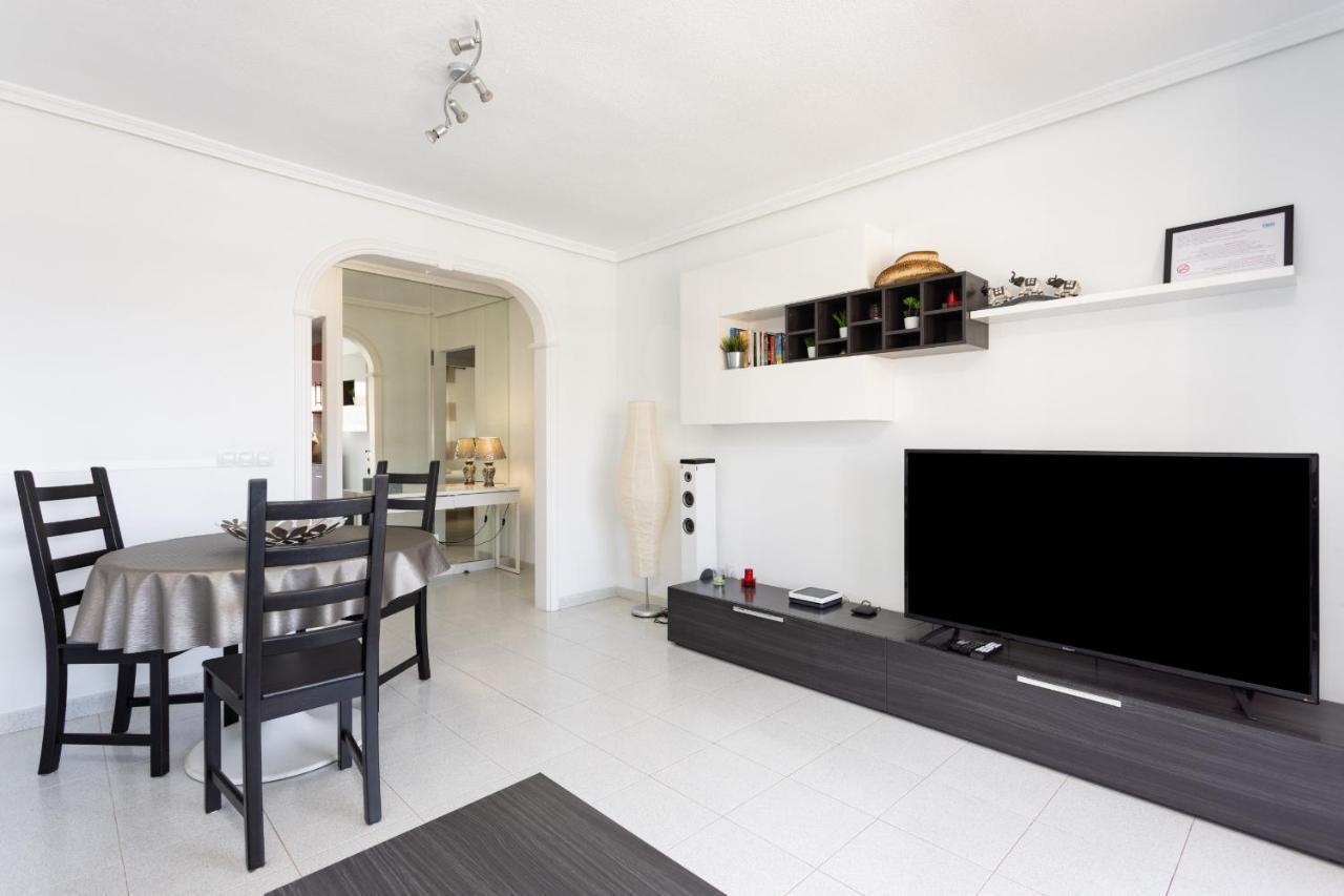 Black And White Apartment Free Wifi Los Cristianos  Exteriör bild