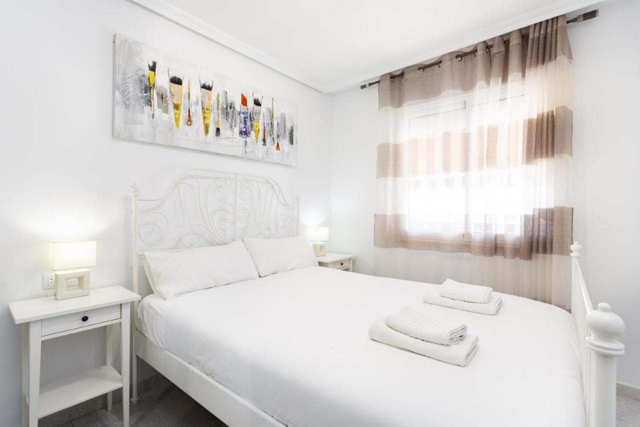 Black And White Apartment Free Wifi Los Cristianos  Exteriör bild