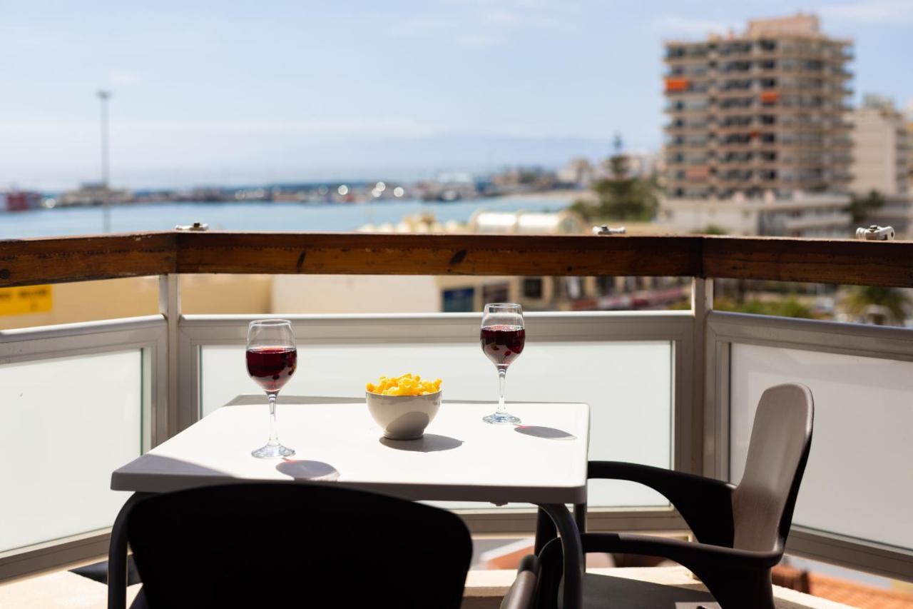 Black And White Apartment Free Wifi Los Cristianos  Exteriör bild