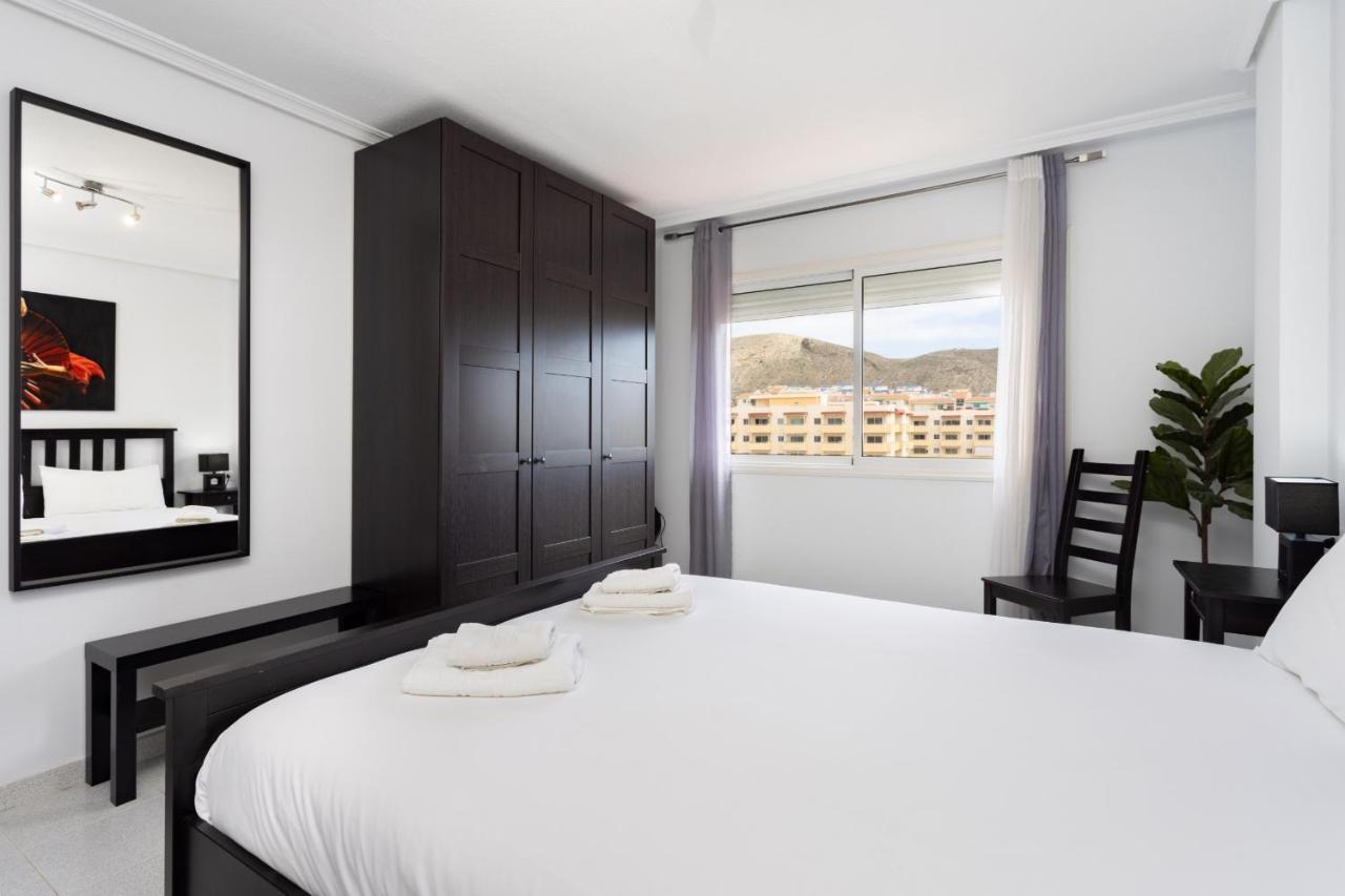Black And White Apartment Free Wifi Los Cristianos  Exteriör bild