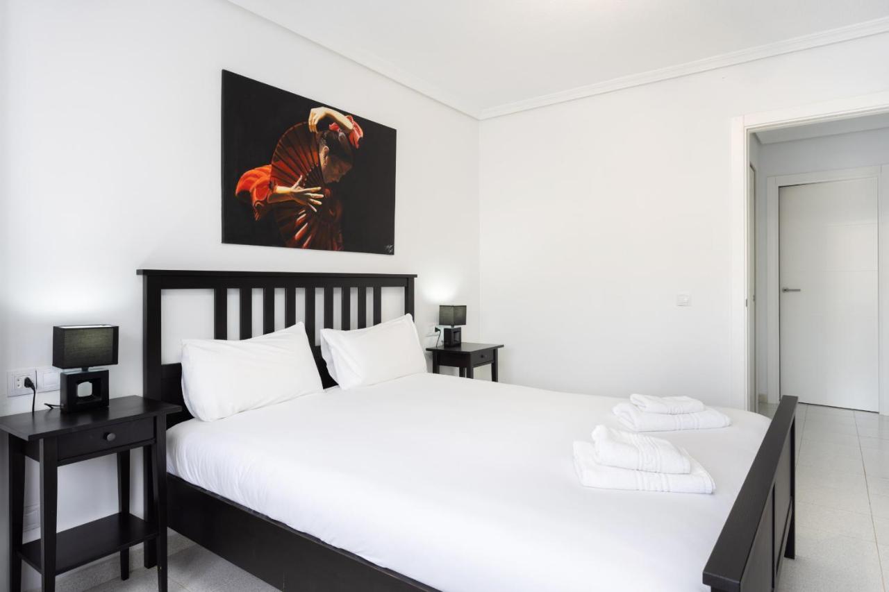 Black And White Apartment Free Wifi Los Cristianos  Exteriör bild