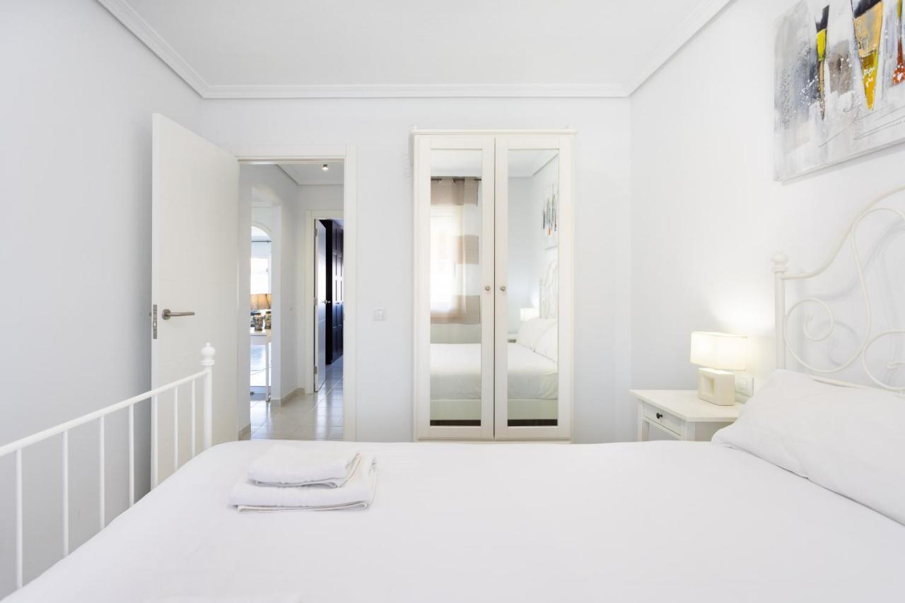 Black And White Apartment Free Wifi Los Cristianos  Exteriör bild